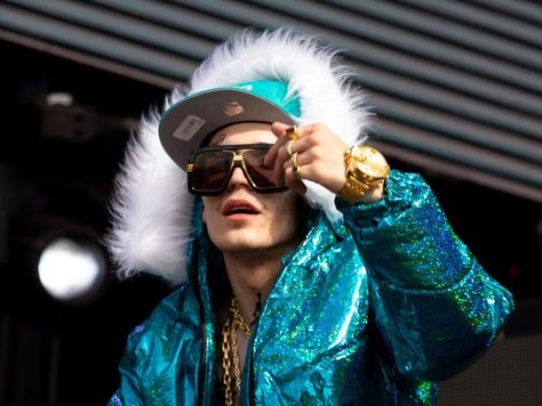 Marcianeke preocupa a sus seguidores tras sufrir un accidente y terminar en la clínica